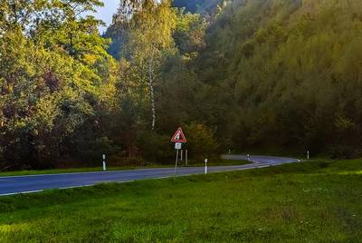 Unser Foto zeigt den betroffenen Hangbereich an der K505. © K. Hartung | Gemeinde Gerstungen hangsicherungsarbeiten snt