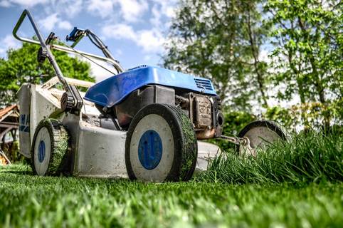 Rasenmäher ©Rudy and Peter Skitterians auf pixabay.de lawn mower 384589 1280