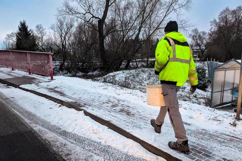 Unsere Bauhofmitarbeiter im Winterdienst ©Karen Hartung pxl 20260108 070638680 3