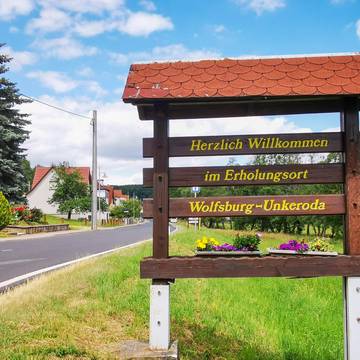 Herzlich Willkommen in Wolfsburg-Unkeroda © Karen Hartung EinfahrtWUnkeroda