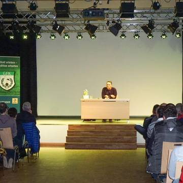 Lesung mit Fußballlegende Uli Borowka