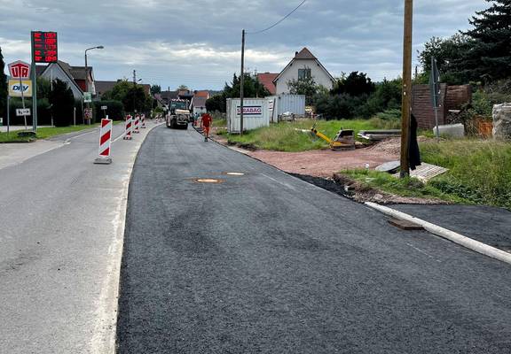 Herstellung der Straßenoberflächen in der Hagelgasse und Friedensteinstraße © S. Ziehn 2023 08 24 Asphalteinbau F Stra├ƒe 2023 (2)