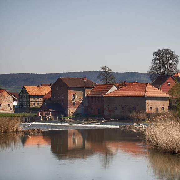AnsichtSallmannshausen04 2018KH Blick auf Sallmannshausen mit Wehranlage