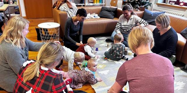 sachbuchbereich mit lesecafe sitzecke in marksuhl
