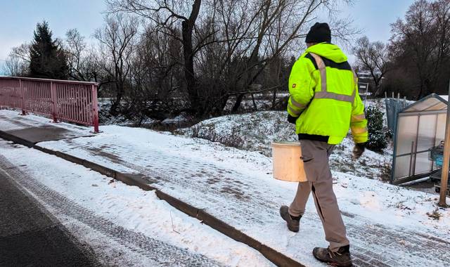 Unsere Bauhofmitarbeiter im Winterdienst ©Karen Hartung pxl 20260108 070638680 3